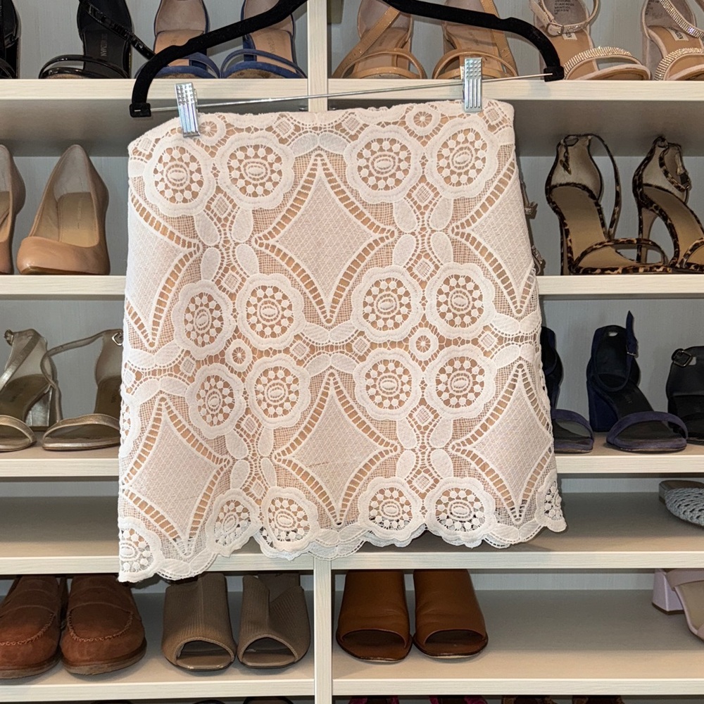 Abercrombie & Fitch Cream Lace Mini Skirt size 8 never worn